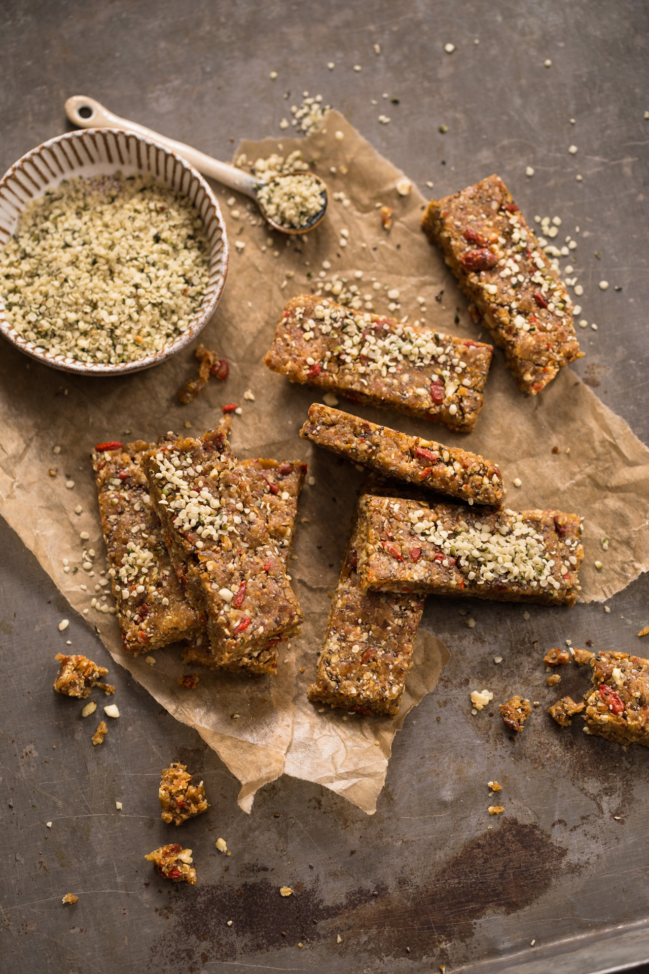 Vegane Hanf-Riegel mit Goji-Beeren