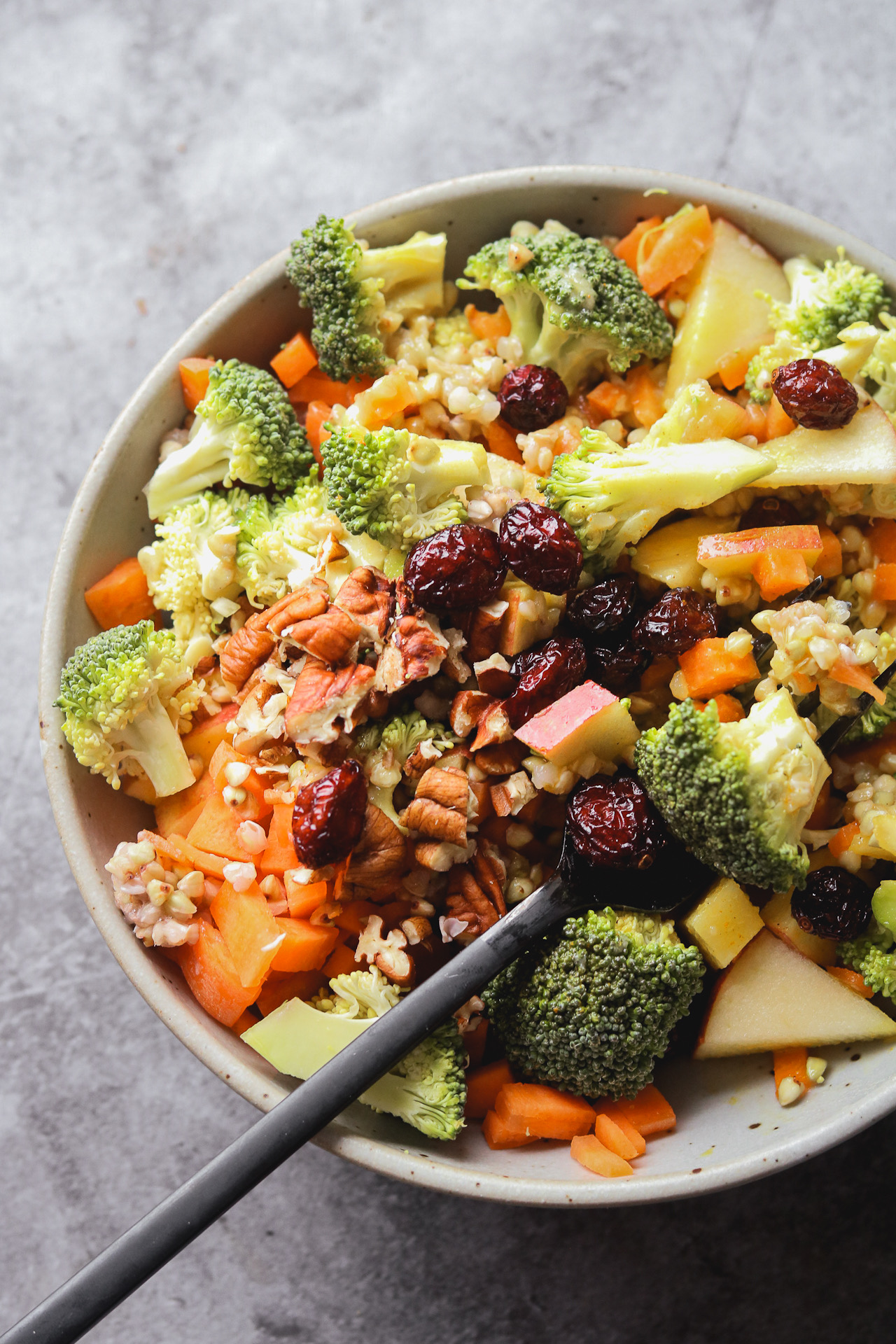 Eat a rainbow! Mit diesem Brokkoli-Buchweizen-Salat superleicht und lecker