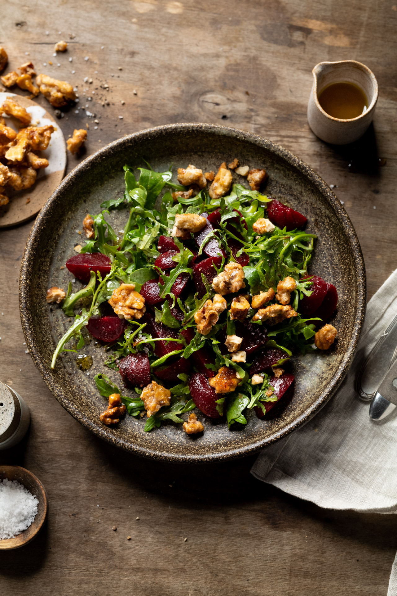 Rucola-Rote-Bete-Salat mit karamellisierten Walnüssen