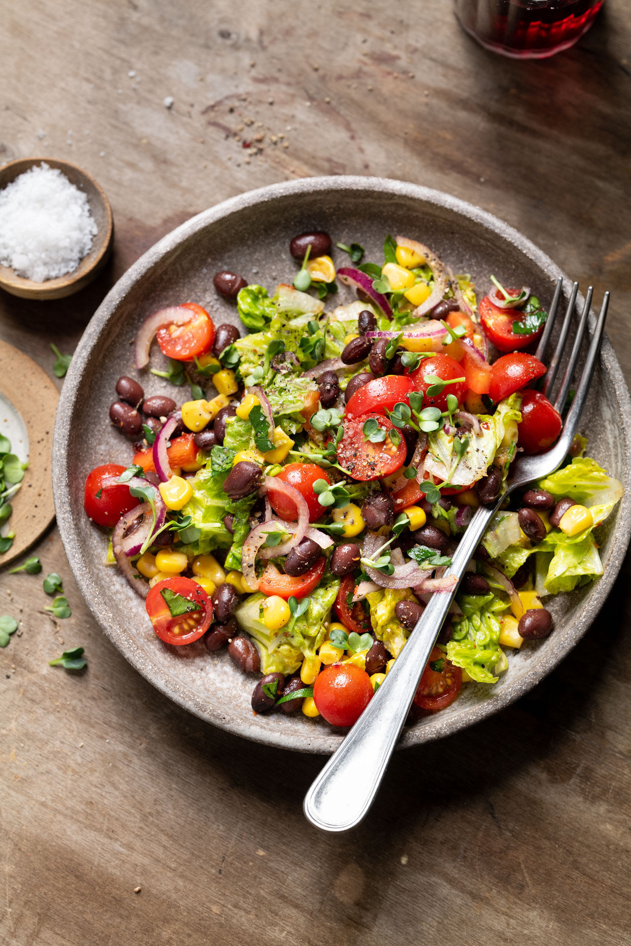 Mexikanischer Salat mit schwarzen Bohnen