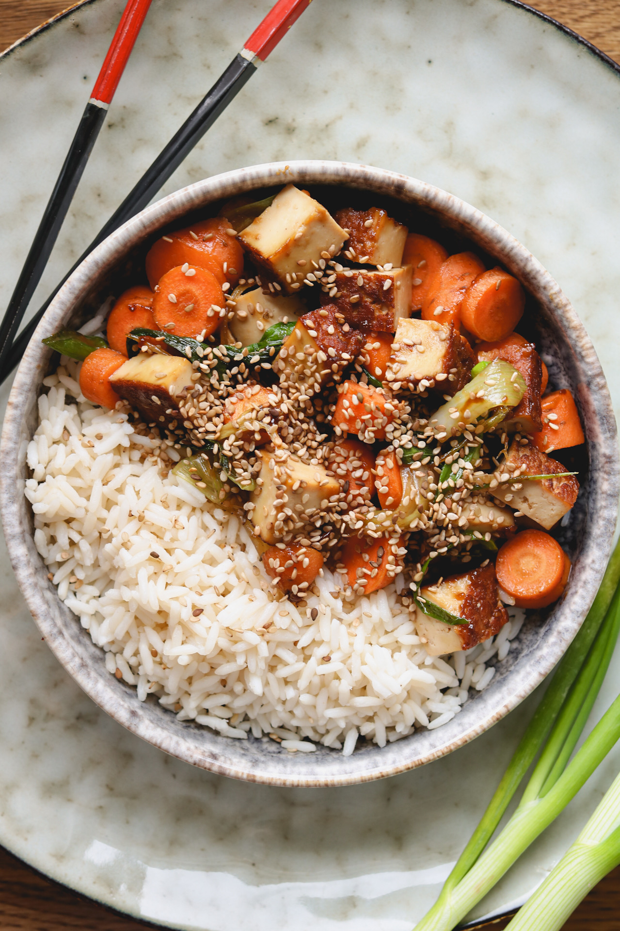 Schnelle Tofu-Sesam-Pfanne mit Teriyakisoße