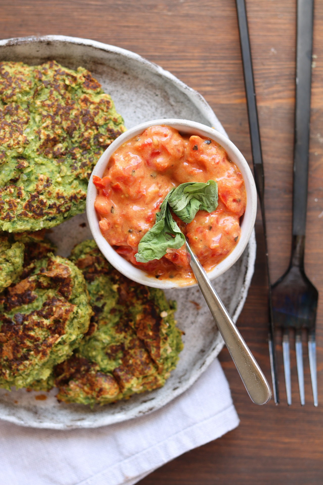 Grüne Bohnenpattys mit Swett-Chili-Dip
