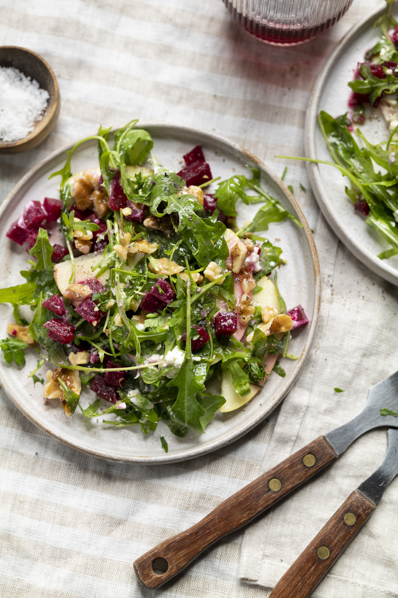 Rote-Bete-Apfel-Rucola-Salat mit Ziegenkäse