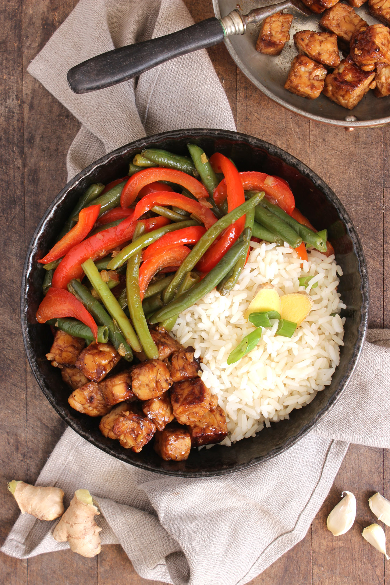 Asiagemüse süß-sauer mit Tempeh