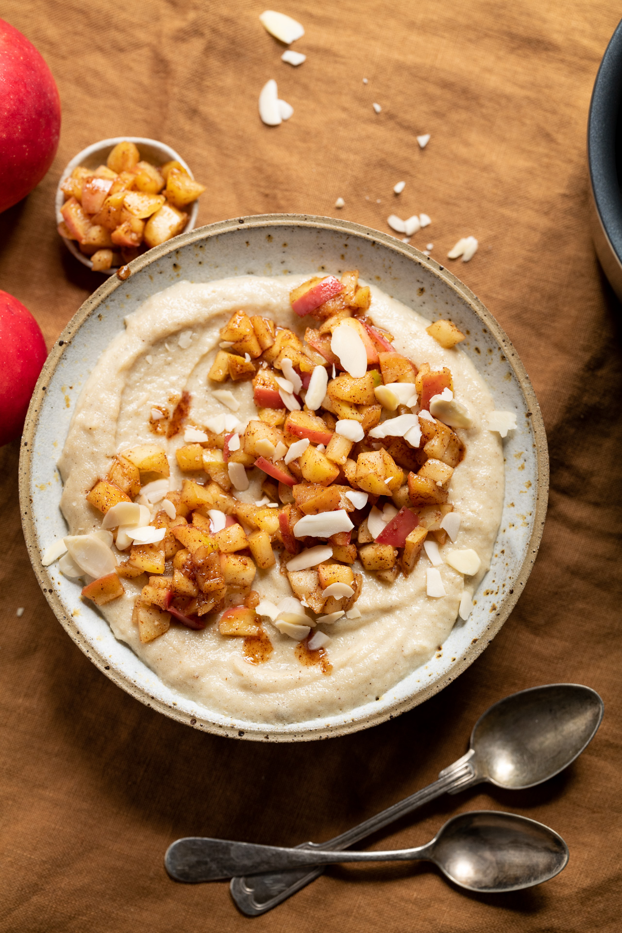 Gesunder Bratapfel-Dinkel-Grießbrei