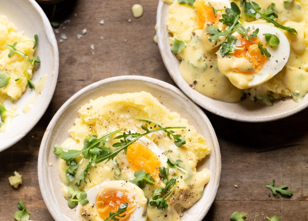 Eier in Senf-Rucola-Soße mit Kartoffelpüree